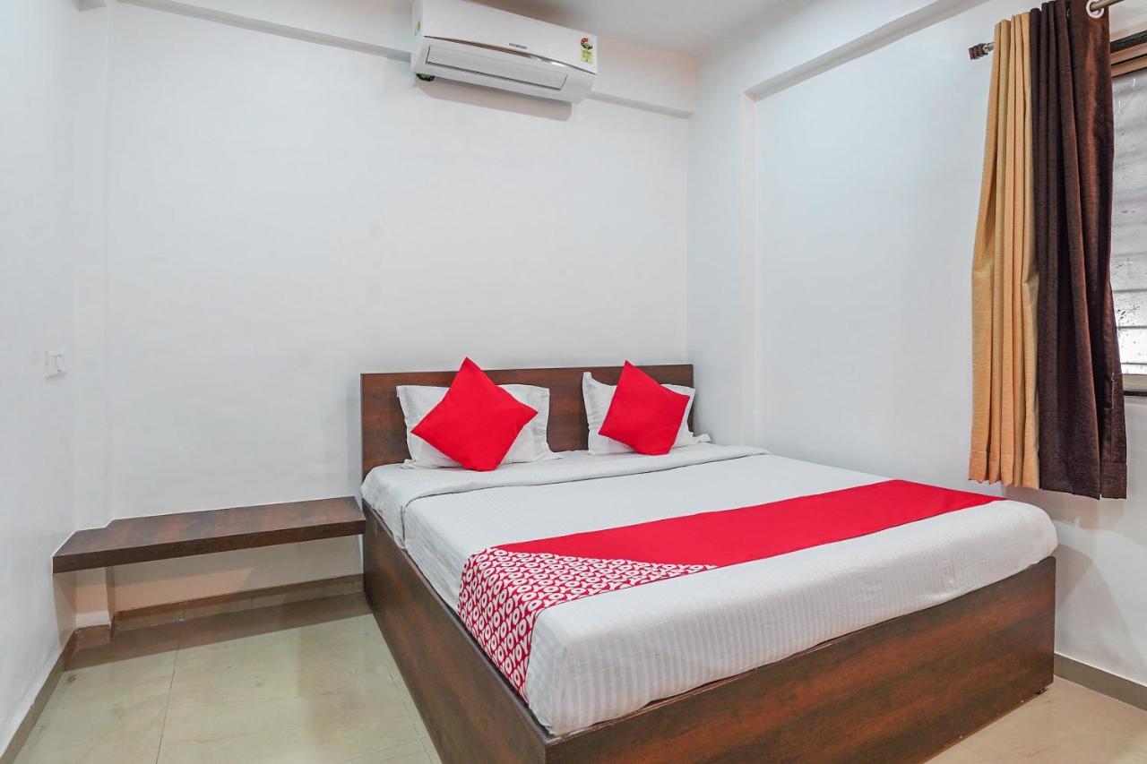Oyo Flagship 70264 Hotel Vrindavan Mangvadi Kültér fotó
